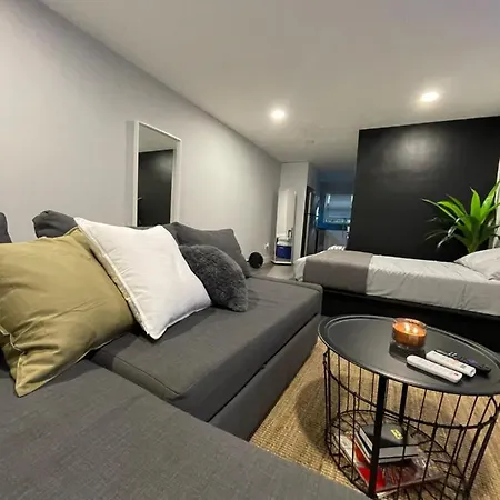 Large Modern Studio **SOUTH BEACH